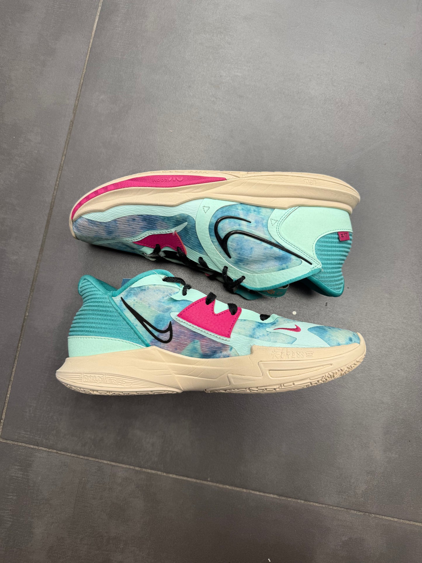 Nike Kyrie Low 5 "Community" (PREOWNED)