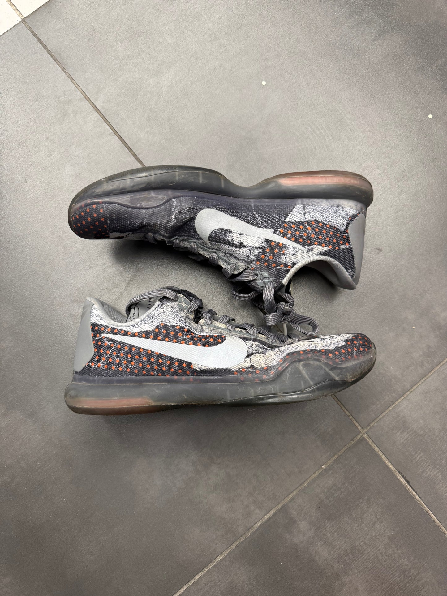 Nike Kobe 10 Low "Pain" (PREOWNED)
